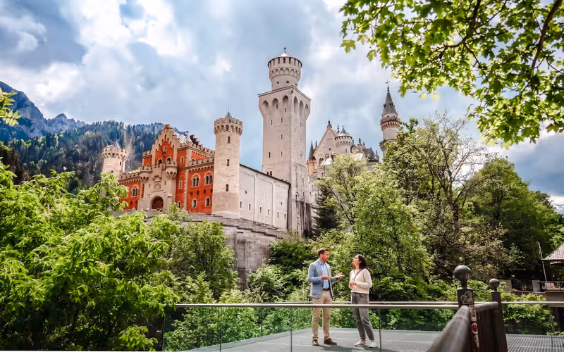 From Munich: Neuschwanstein & Linderhof Castles Full-Day Guided Tour